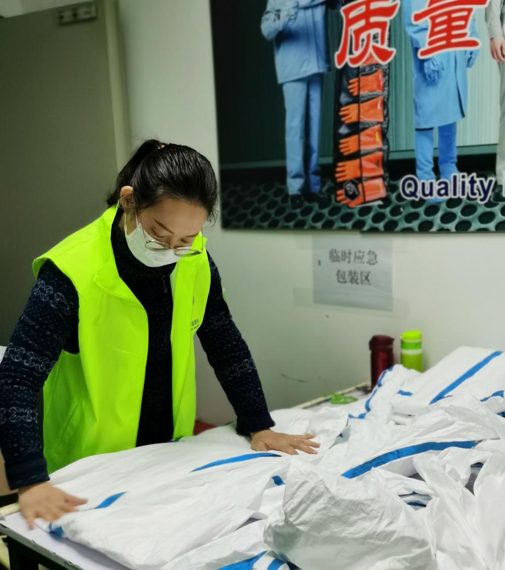 綠馬甲“浦東青年志愿者”，的一次晚班志愿服務(wù)